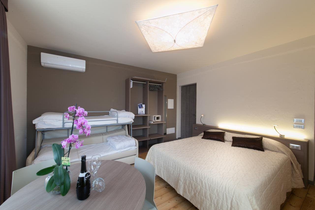 Hotel International Сирмионе Номер фото