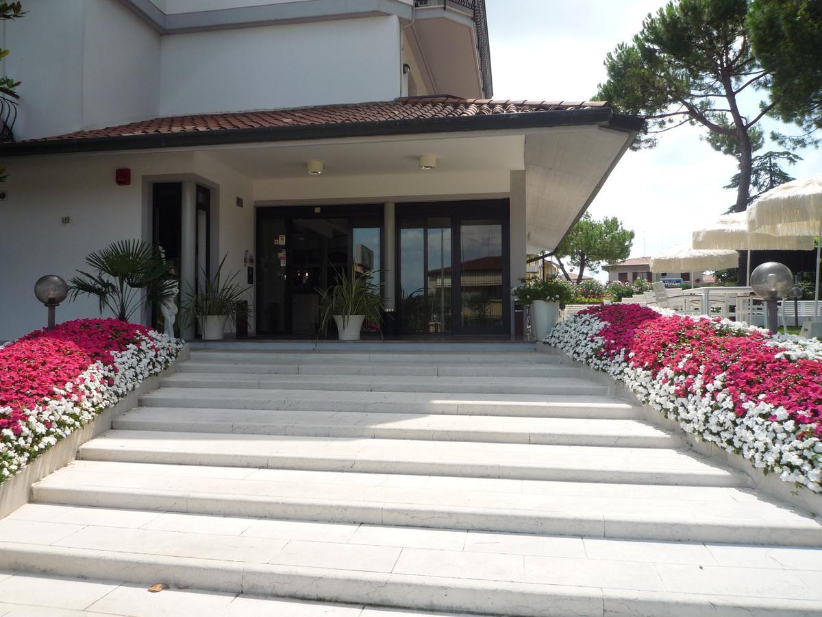 Hotel International Сирмионе Экстерьер фото