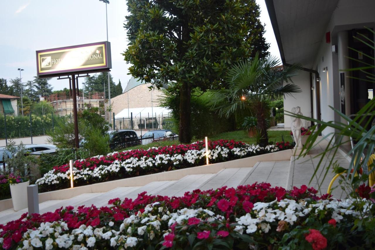 Hotel International Сирмионе Экстерьер фото